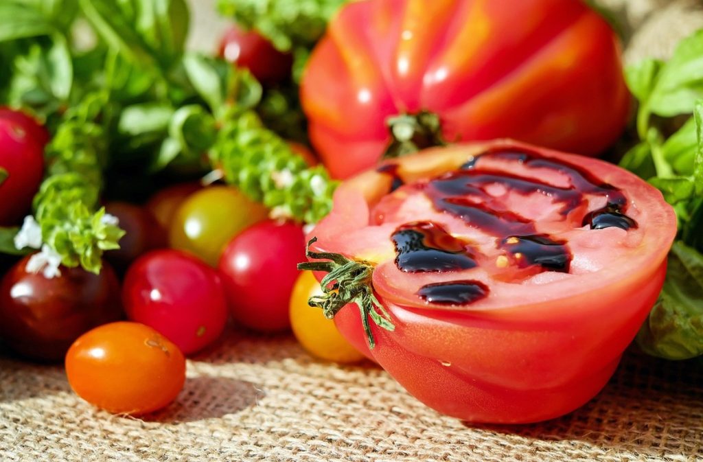 fresh red tomatoes for healthy eating