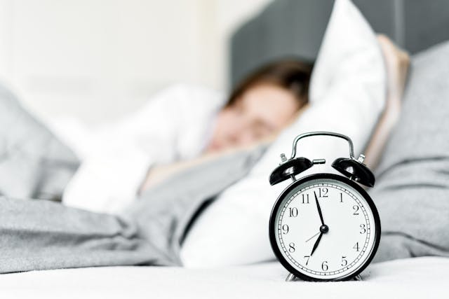 Alarm clock showing 7 hours supporting sleep quality and emotional well being 