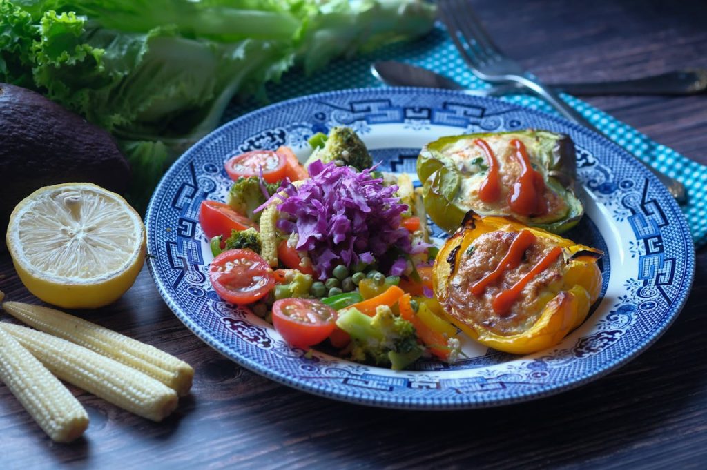 Colorful healthy food bowl representing a clean eating meal plan for beginners with fresh vegetables and balanced nutrition