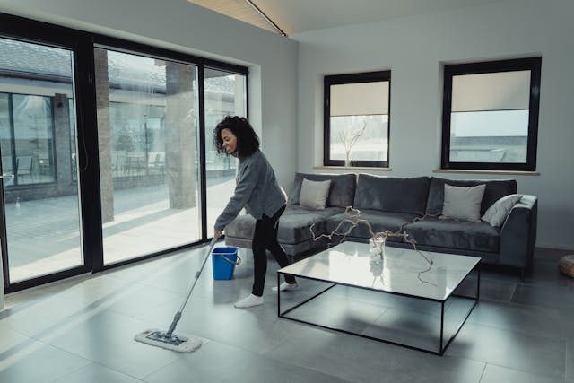 Daily routine for an efficient home cleaning setup