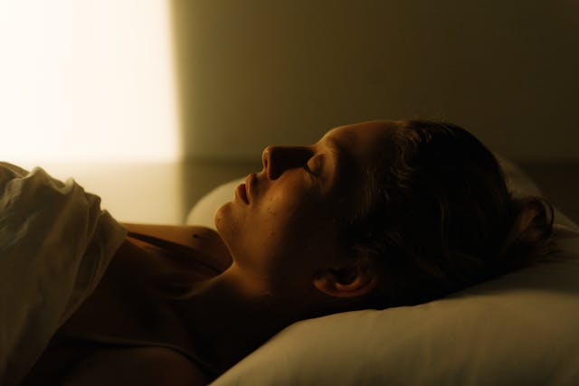 Peaceful end-of-day reflection promoting emotional balance – sleep mental wellness tips