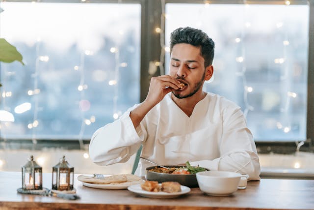 Common myths debunked to clarify balanced nutrition for daily wellness 
