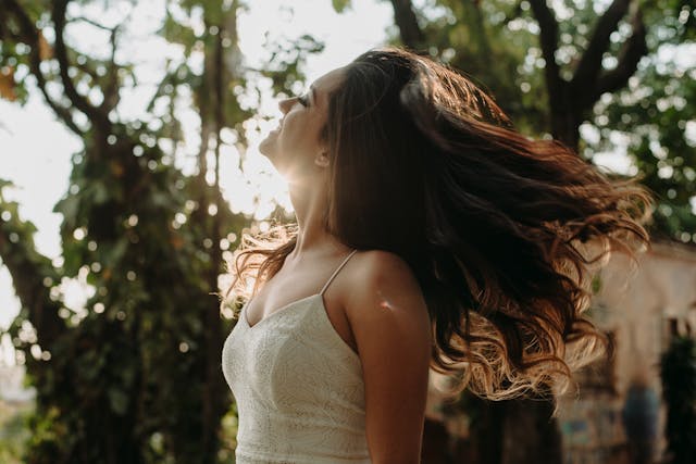 Happy woman with naturally glowing skin smiling peacefully – Natural Skin Glow Tips