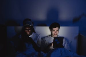 Impact of screen time and blue light on deep restful sleep 
