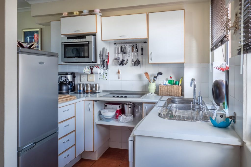 Smart Kitchen Hacks - Time-Saving and Money-Saving Cooking Tips