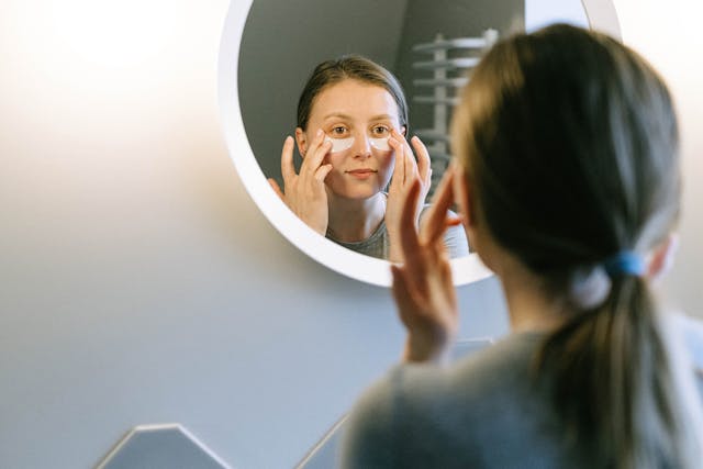 Effective under eye brightening home remedies for dark circles in 7 days