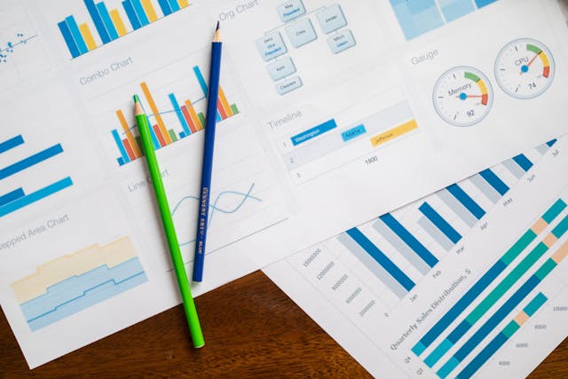 Budgeting process infographic showing actionable steps for smart spending tracker