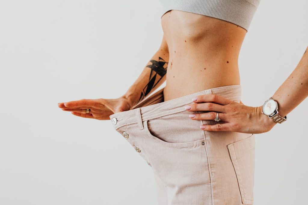 Confident woman practicing natural home workout to burn belly fat naturally without gym
