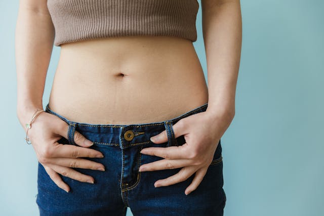 Happy woman enjoying healthy lifestyle at home to burn belly fat naturally without gym