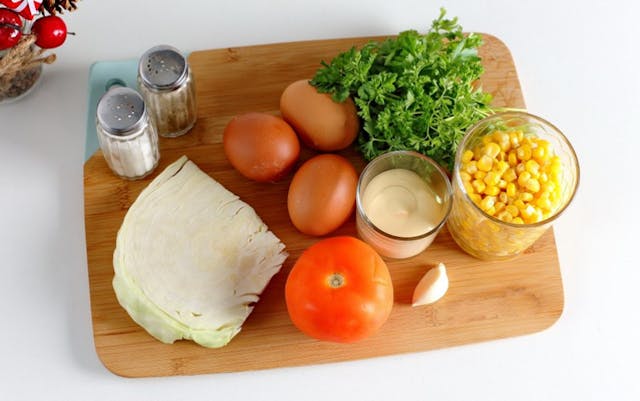 balanced diet summarizing science-based nutrition tips for a healthy lifestyle