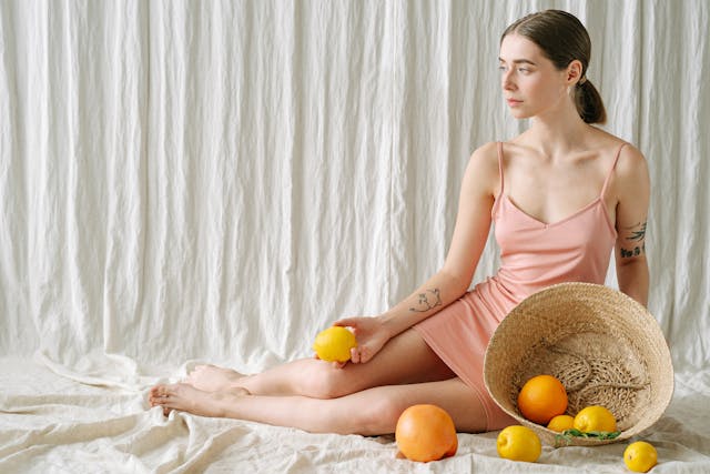 Achieve radiant and youthful skin with antioxidant-rich fruits for glowing skin 🍏🍓🍊