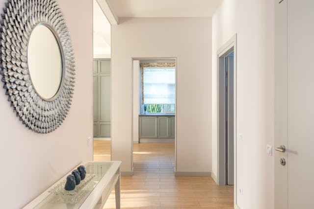 A bright and tidy minimalist home entryway showcasing minimalist home hacks to keep the space organized.