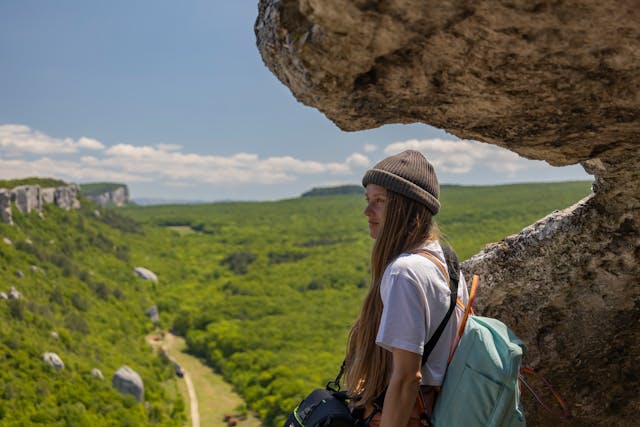 Discovering hidden travel gems with scenic natural views for meaningful travel experiences