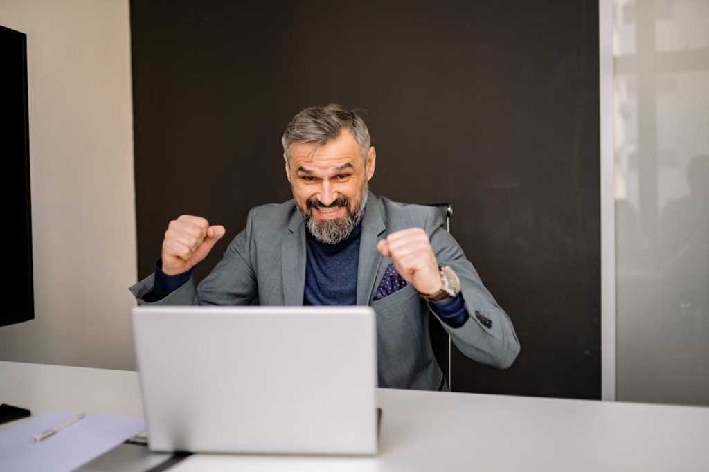 Top 8 success rituals of highly motivated people achieving their goals and staying productive