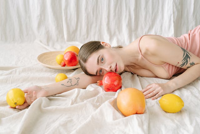 Top antioxidant-rich fruits for glowing skin 🍇🍊🍓 naturally detox and hydrate your skin