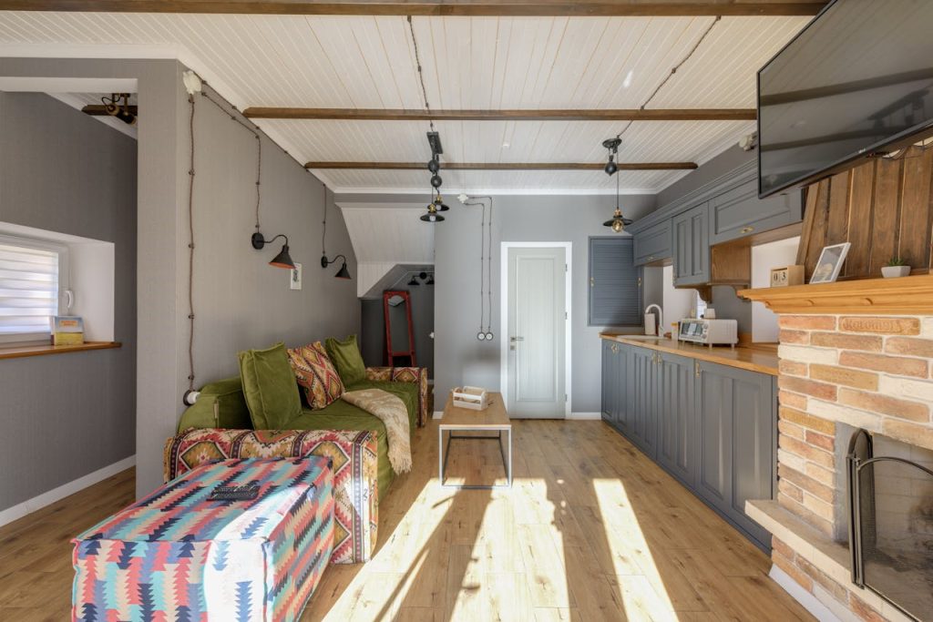 Vertical storage ideas to maximize space in modern home